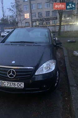 Хэтчбек Mercedes-Benz A-Class 2011 в 
