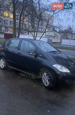 Хэтчбек Mercedes-Benz A-Class 2011 в 