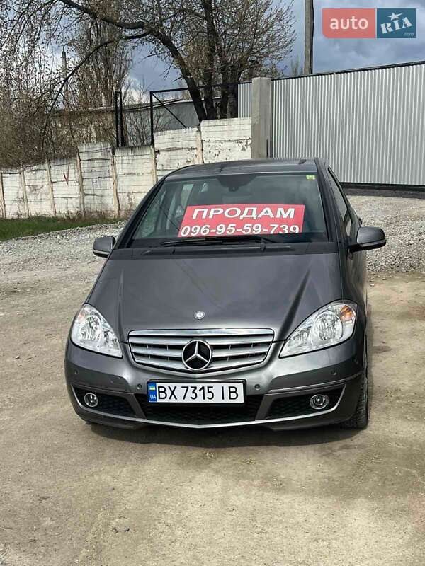 Хэтчбек Mercedes-Benz A-Class 2010 в 