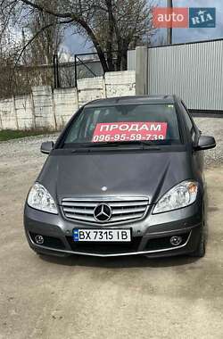 Хэтчбек Mercedes-Benz A-Class 2010 в 
