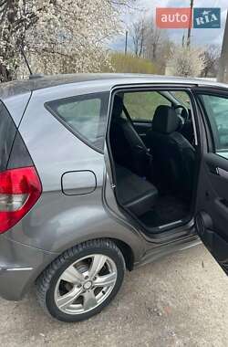 Хэтчбек Mercedes-Benz A-Class 2010 в 