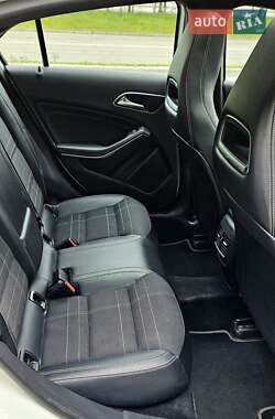 Хэтчбек Mercedes-Benz A-Class 2013 в 