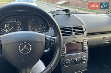 Хетчбек Mercedes-Benz A-Class 2011 в 