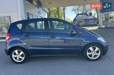 Хэтчбек Mercedes-Benz A-Class 2012 в 