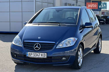 Хэтчбек Mercedes-Benz A-Class 2012 в 