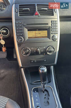 Хэтчбек Mercedes-Benz A-Class 2011 в 