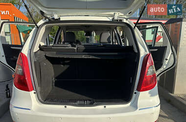 Хэтчбек Mercedes-Benz A-Class 2011 в 