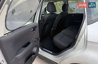 Хэтчбек Mercedes-Benz A-Class 2011 в 