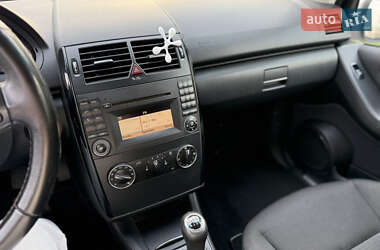 Хэтчбек Mercedes-Benz A-Class 2011 в 