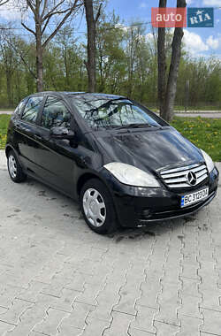 Хетчбек Mercedes-Benz A-Class 2011 в 