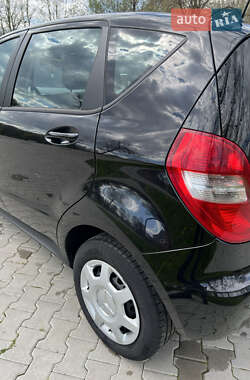 Хетчбек Mercedes-Benz A-Class 2011 в 