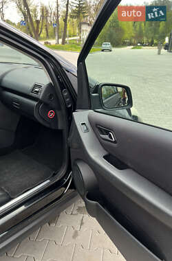 Хетчбек Mercedes-Benz A-Class 2011 в 