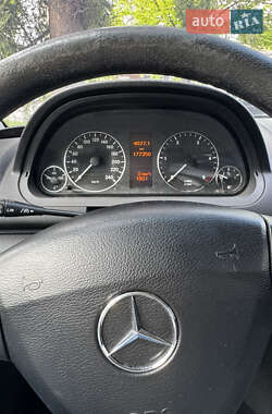 Хетчбек Mercedes-Benz A-Class 2011 в 