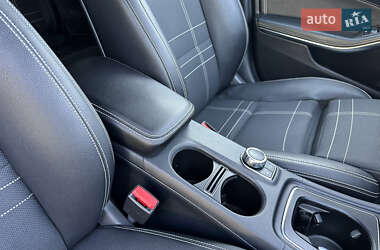 Хэтчбек Mercedes-Benz A-Class 2016 в 