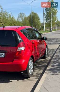 Хэтчбек Mercedes-Benz A-Class 2011 в 
