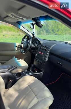 Хэтчбек Mercedes-Benz A-Class 2011 в 