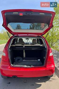Хэтчбек Mercedes-Benz A-Class 2011 в 