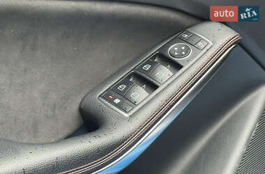 Хэтчбек Mercedes-Benz A-Class 2015 в 