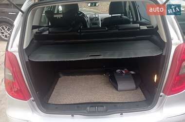 Хэтчбек Mercedes-Benz A-Class 2011 в 