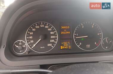 Хэтчбек Mercedes-Benz A-Class 2011 в 