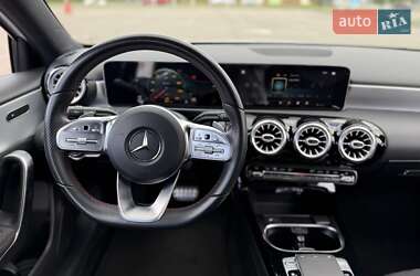 Хетчбек Mercedes-Benz A-Class 2018 в 