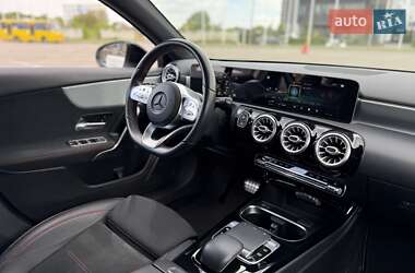 Хетчбек Mercedes-Benz A-Class 2018 в 
