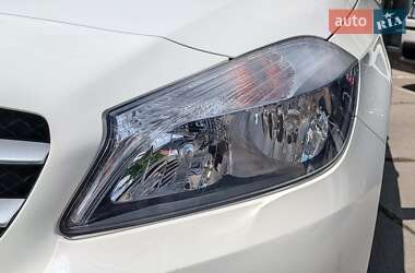Хетчбек Mercedes-Benz A-Class 2013 в 