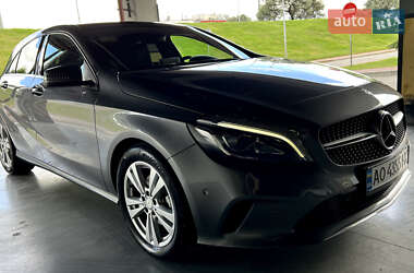 Хетчбек Mercedes-Benz A-Class 2017 в 
