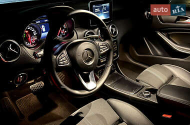 Хетчбек Mercedes-Benz A-Class 2017 в 