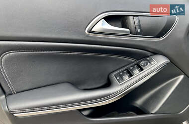 Хетчбек Mercedes-Benz A-Class 2017 в 