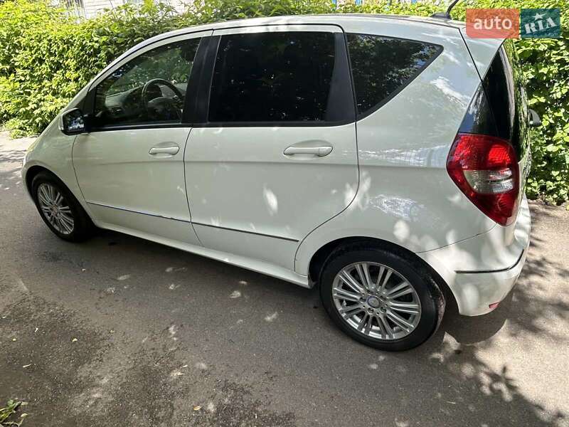 Хетчбек Mercedes-Benz A-Class 2011 в Вишневому