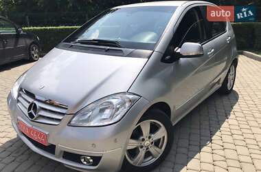 Хетчбек Mercedes-Benz A-Class 2010 в 