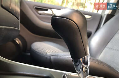 Хетчбек Mercedes-Benz A-Class 2010 в 