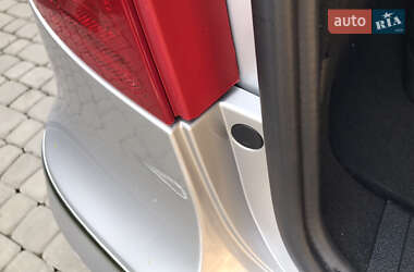 Хетчбек Mercedes-Benz A-Class 2010 в 