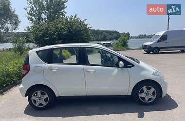 Хэтчбек Mercedes-Benz A-Class 2010 в 
