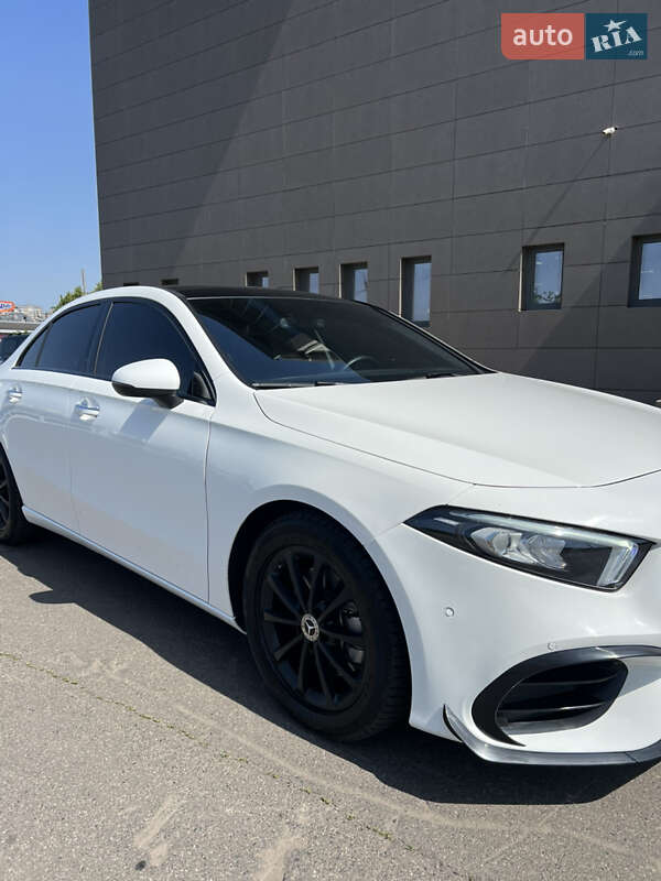 Седан Mercedes-Benz A-Class 2019 в Днепре
