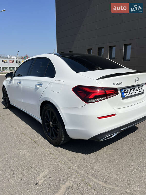 Седан Mercedes-Benz A-Class 2019 в Днепре