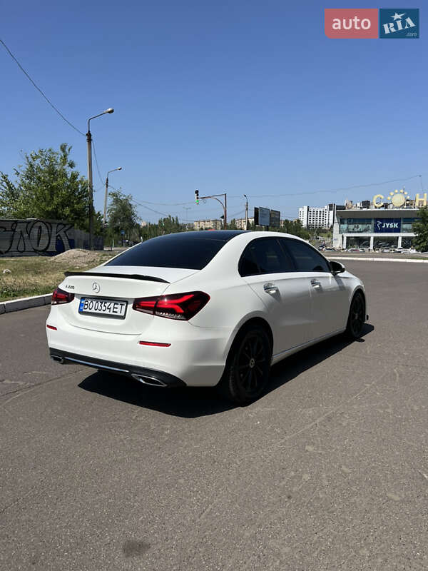 Седан Mercedes-Benz A-Class 2019 в Днепре
