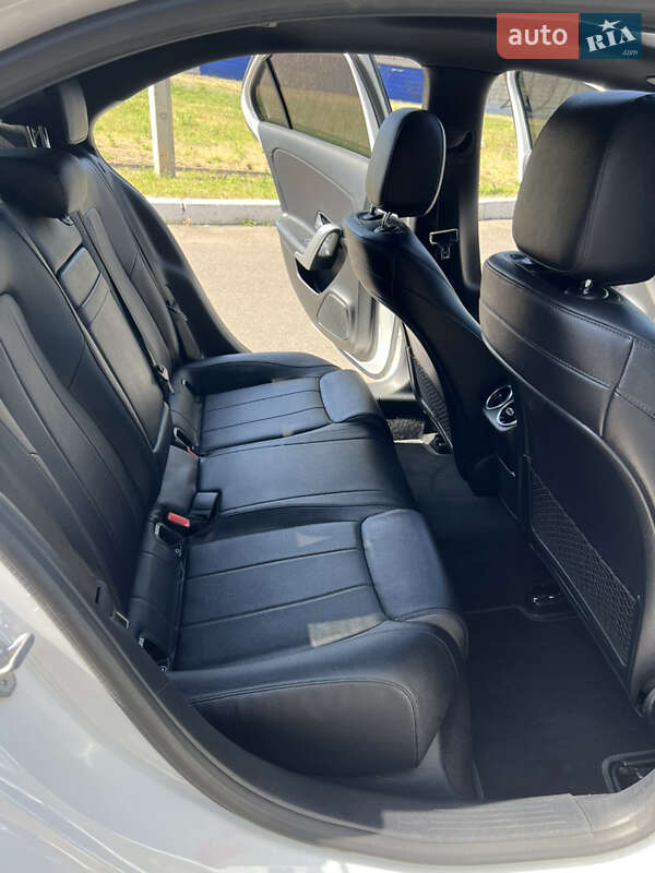 Седан Mercedes-Benz A-Class 2019 в Днепре