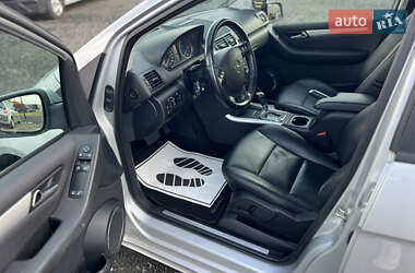Хэтчбек Mercedes-Benz A-Class 2011 в 