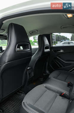Хэтчбек Mercedes-Benz A-Class 2016 в 
