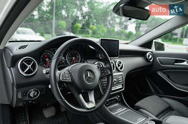 Хэтчбек Mercedes-Benz A-Class 2016 в 
