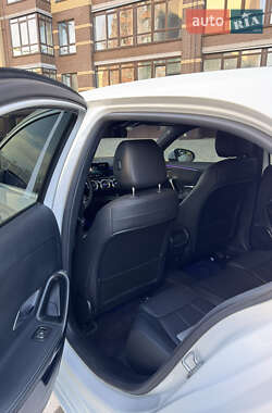 Хэтчбек Mercedes-Benz A-Class 2020 в 