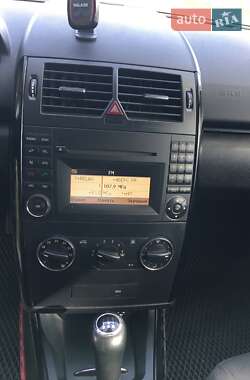 Хэтчбек Mercedes-Benz A-Class 2010 в 