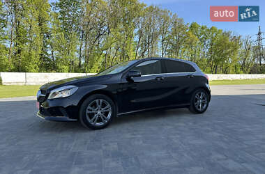 Хетчбек Mercedes-Benz A-Class 2016 в 