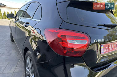 Хетчбек Mercedes-Benz A-Class 2016 в 