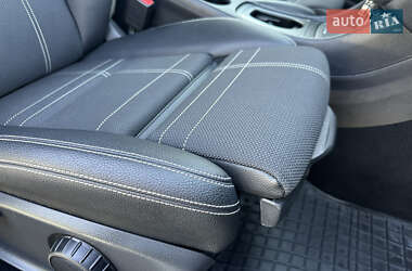 Хетчбек Mercedes-Benz A-Class 2016 в 