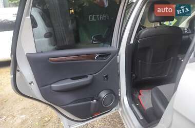 Хэтчбек Mercedes-Benz A-Class 2009 в 