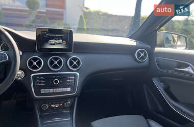 Хетчбек Mercedes-Benz A-Class 2018 в 