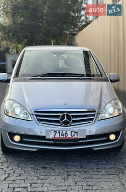 Хэтчбек Mercedes-Benz A-Class 2011 в 